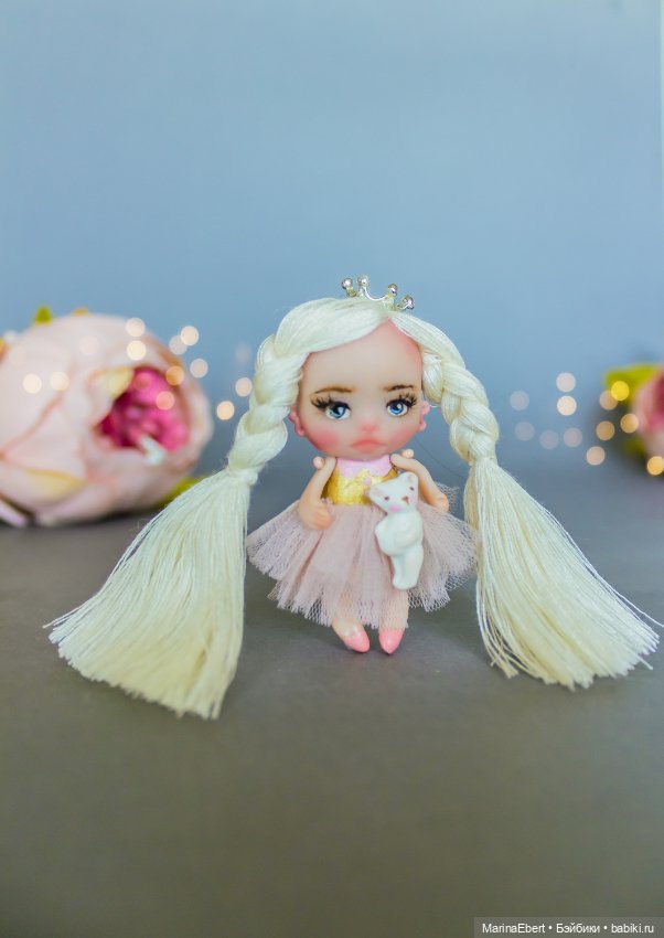 Куколка брошка Алекса — Авторские миниатюрные куклы: лепка (фото 3)