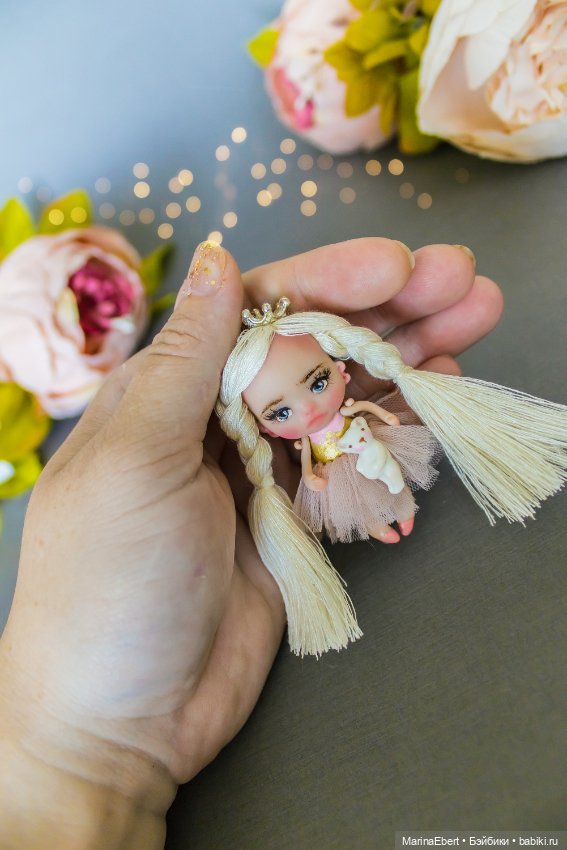 Куколка брошка Алекса — Авторские миниатюрные куклы: лепка (фото 7)