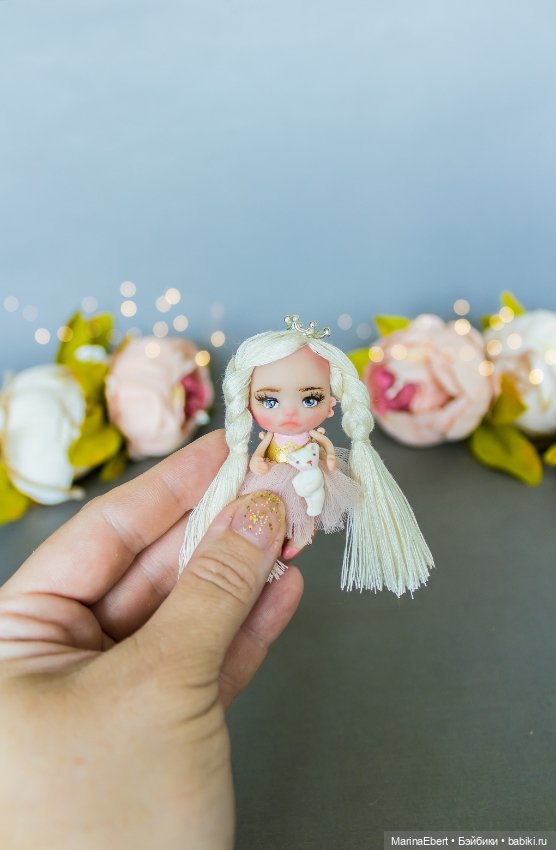 Куколка брошка Алекса — Авторские миниатюрные куклы: лепка (фото 10)