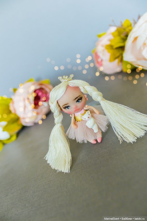 Куколка брошка Алекса — Авторские миниатюрные куклы: лепка (фото 4)