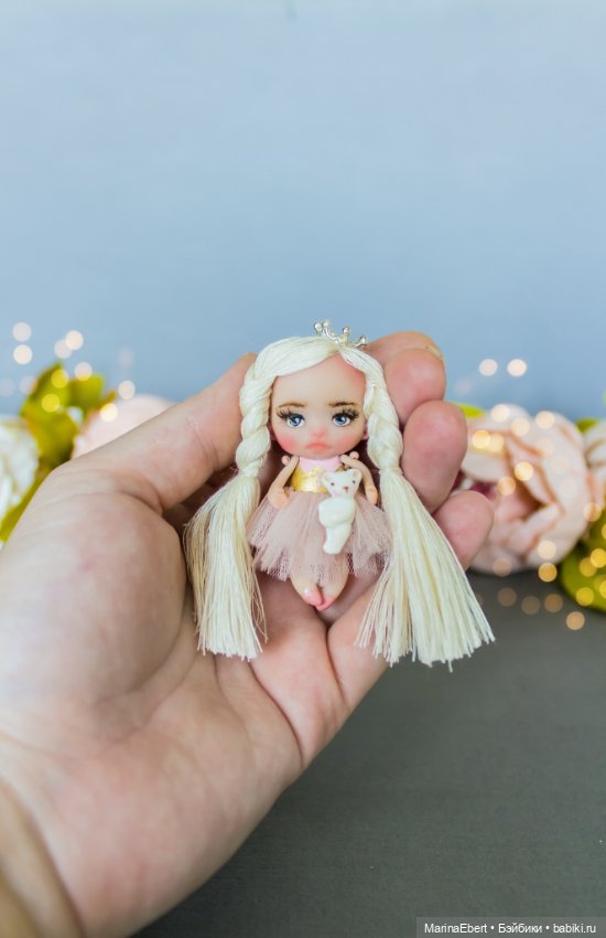 Куколка брошка Алекса — Авторские миниатюрные куклы: лепка (фото 2)