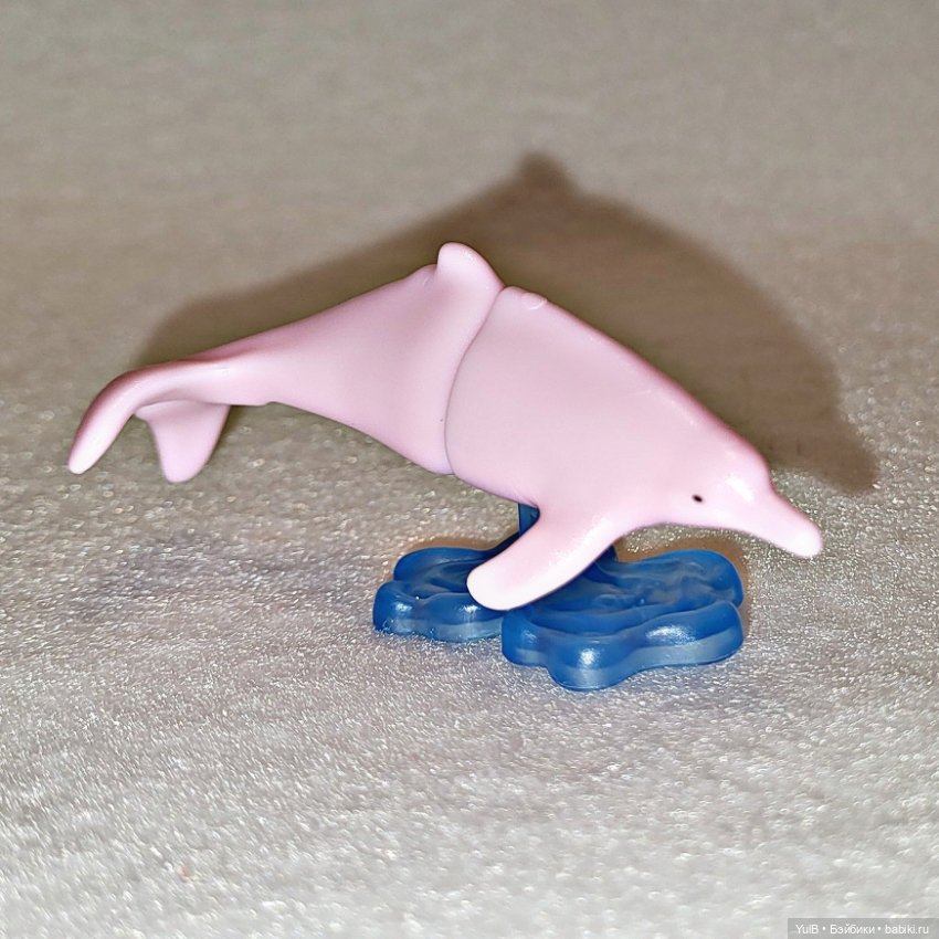 ...Дельфин - светло-сиреневый