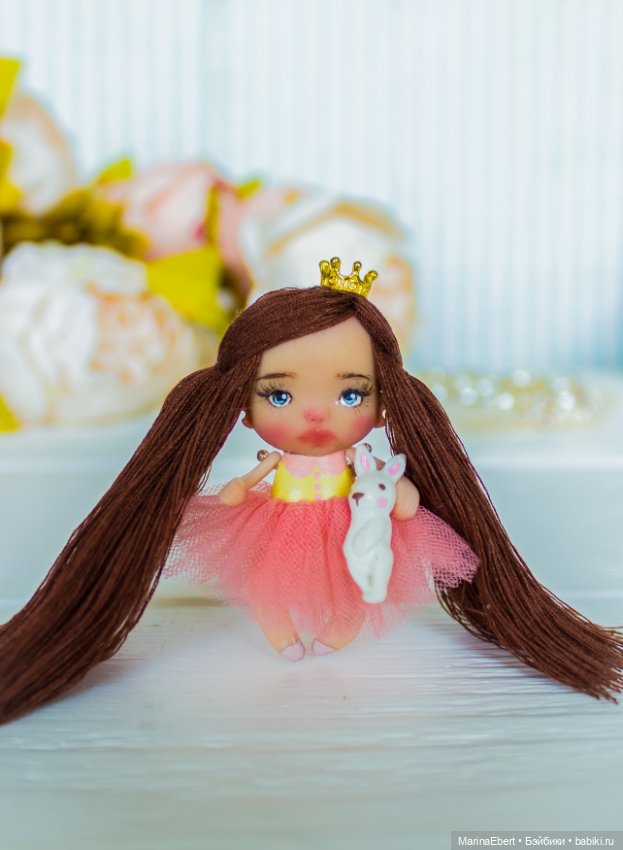 Маленькая куколка Оливия — Авторские игрушки из разных материалов: синельная проволока