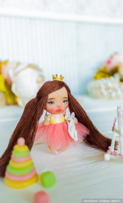 Маленькая куколка Оливия — Авторские игрушки из разных материалов: синельная проволока (фото 8)