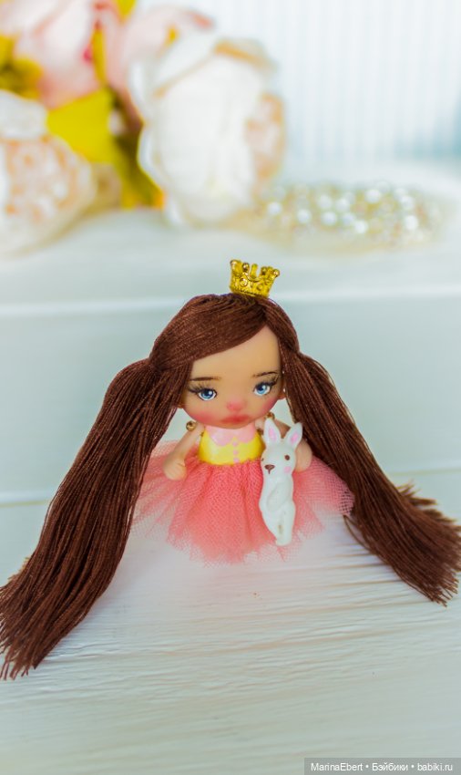 Маленькая куколка Оливия — Авторские игрушки из разных материалов: синельная проволока (фото 4)