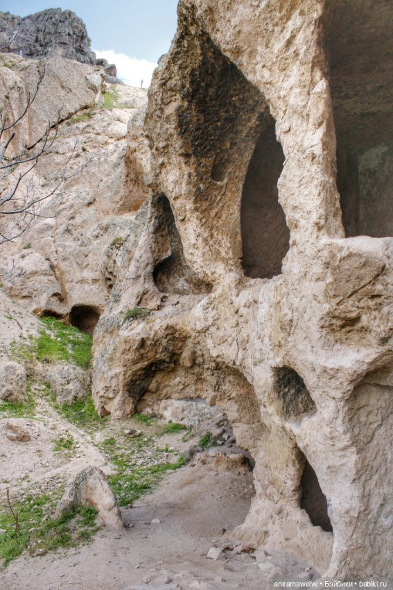 Поездка Высотина в Конью. Скалы Силле