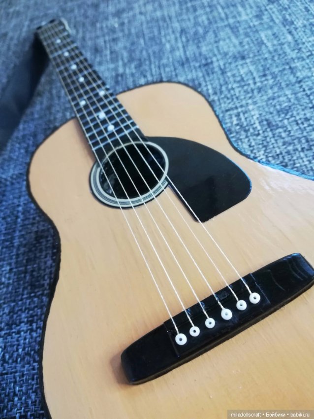 Новая гитара — Авторские игрушки из разных материалов: синельная проволока (фото 4)