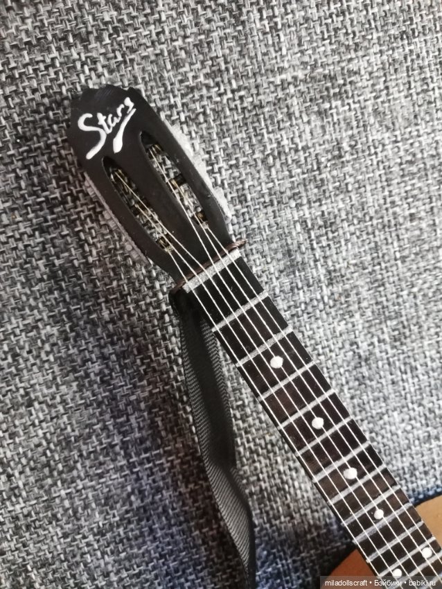 Новая гитара — Авторские игрушки из разных материалов: синельная проволока (фото 2)