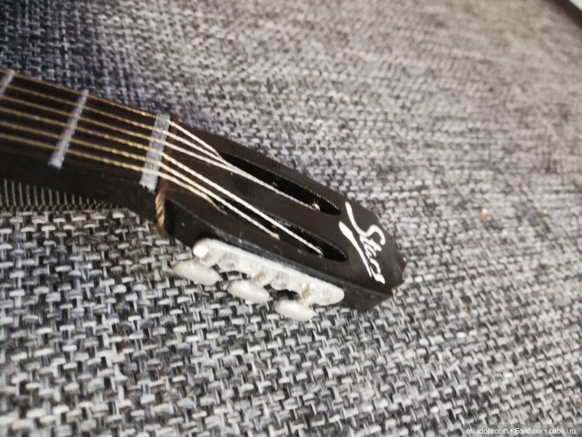 Новая гитара — Авторские игрушки из разных материалов: синельная проволока (фото 5)