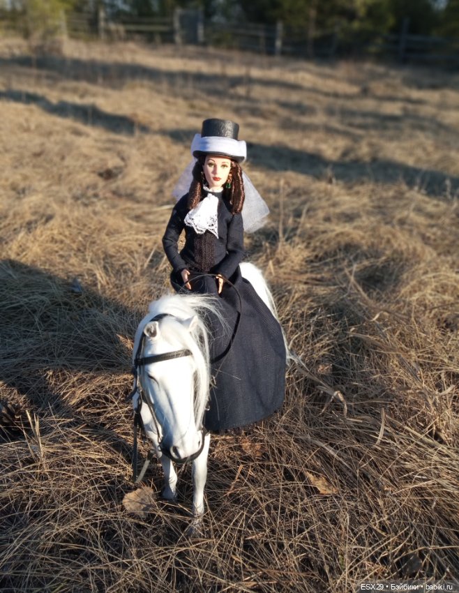 Скарлетт на конной прогулке