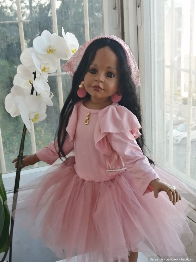 Aisha от Joke Grobben выгуливает новый наряд)