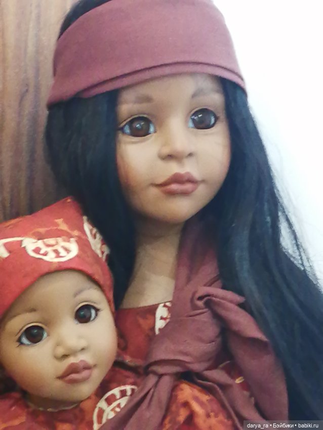 Aisha от Joke Grobben выгуливает новый наряд)