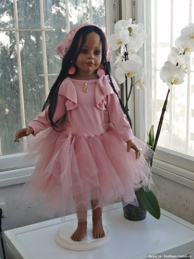 Aisha от Joke Grobben выгуливает новый наряд)