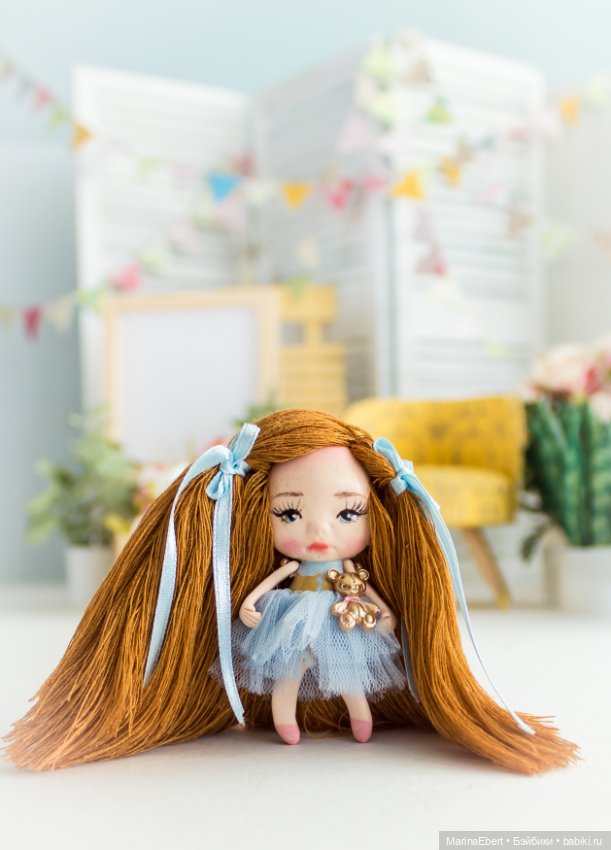 Маленькая куколка Симон — Авторские игрушки из разных материалов: синельная проволока (фото 7)