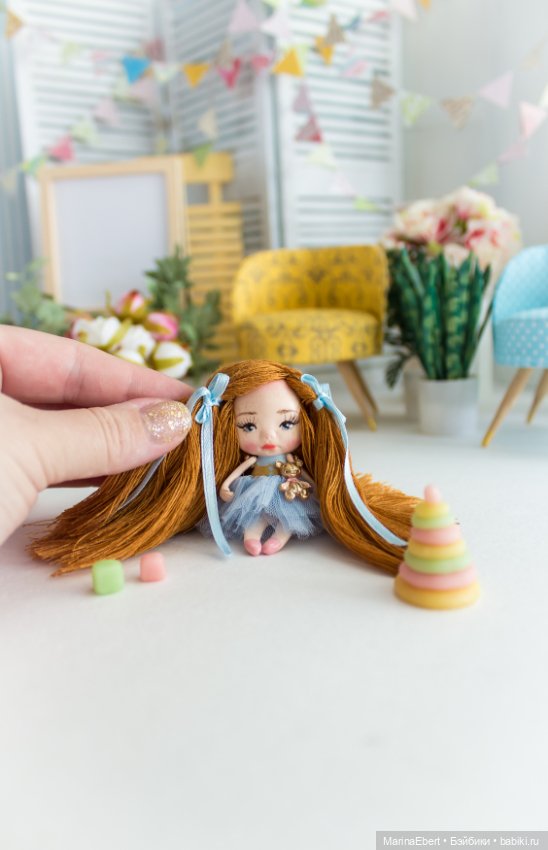 Маленькая куколка Симон — Авторские игрушки из разных материалов: синельная проволока
