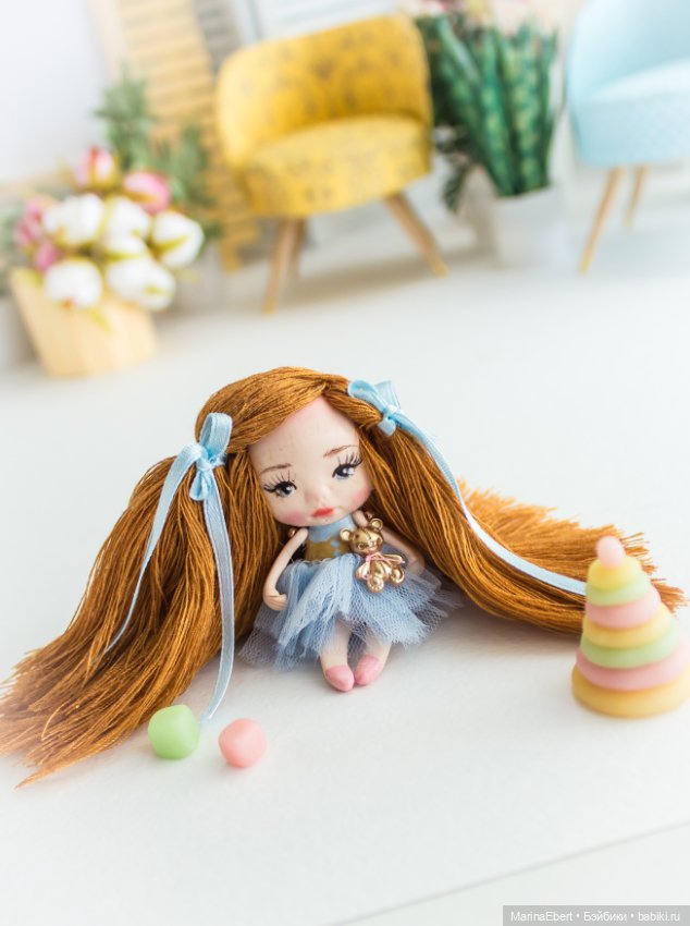 Маленькая куколка Симон — Авторские игрушки из разных материалов: синельная проволока (фото 10)