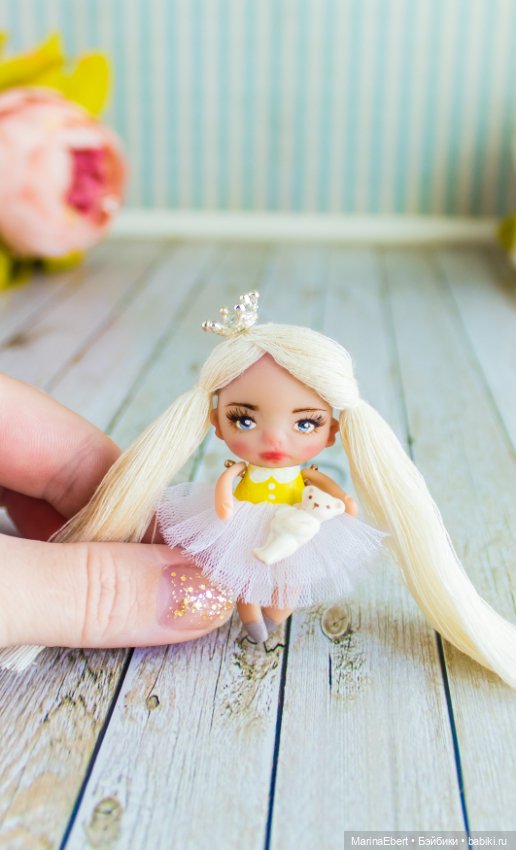 Маленькая кнопочка Азалия