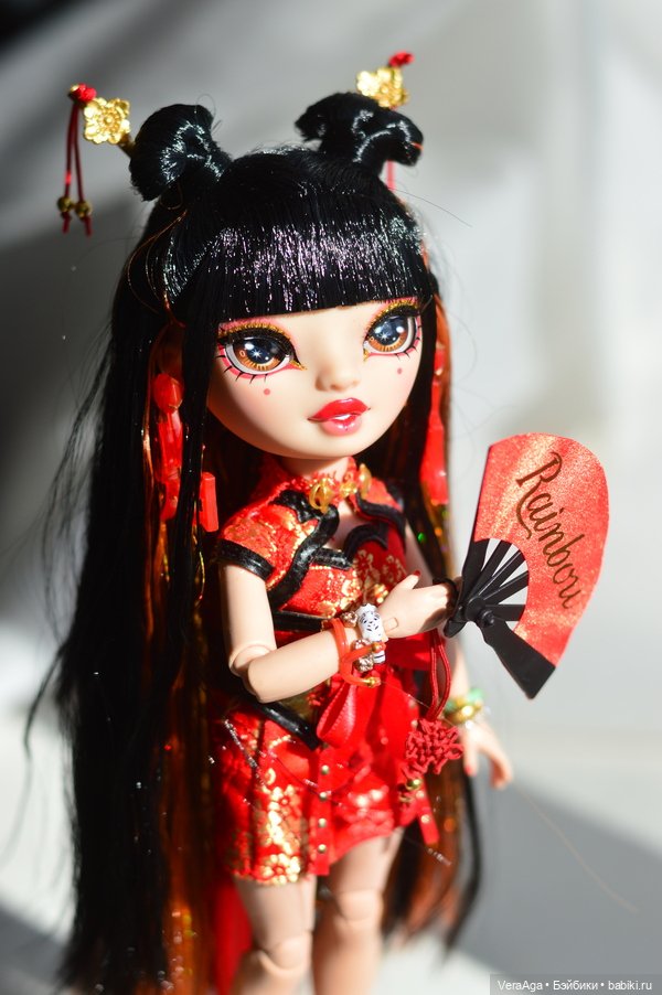 Лили Ченг от Rainbow High