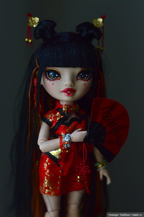 Лили Ченг от Rainbow High