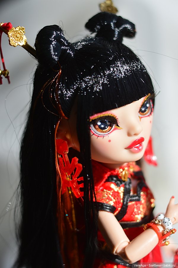 Лили Ченг от Rainbow High