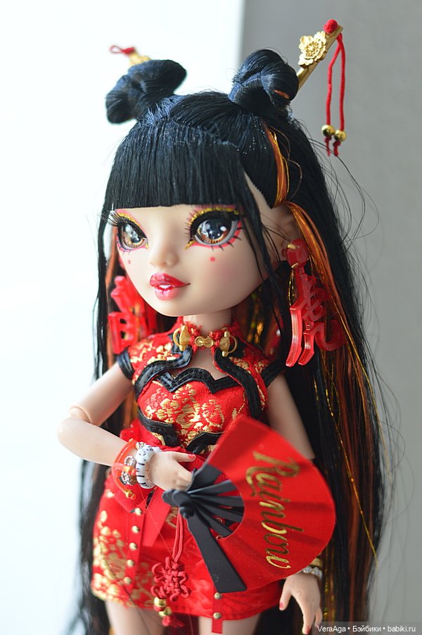 Лили Ченг от Rainbow High