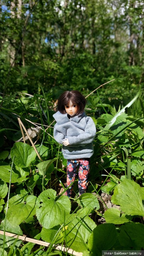 Много зелени и одна кукла