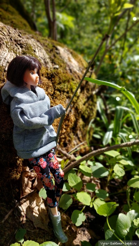 Много зелени и одна кукла