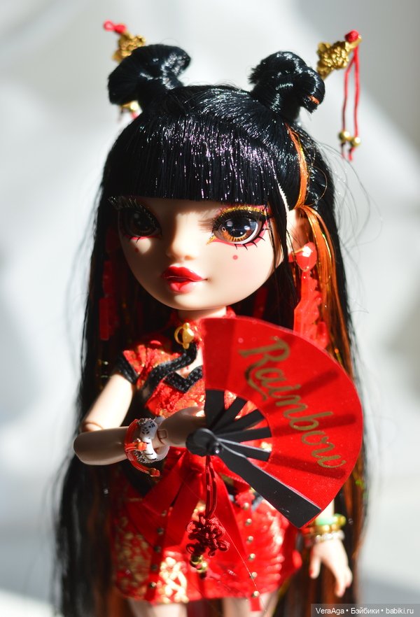 Лили Ченг от Rainbow High