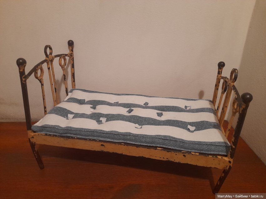 Винтажная кроватка — Редкие антикварные куклы и реплики: воск (фото 3)