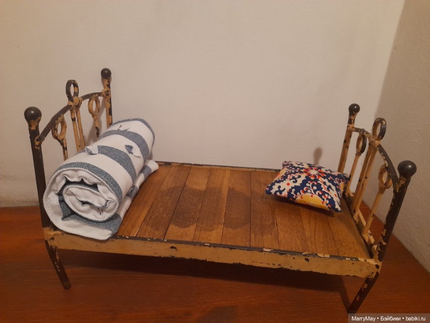 Винтажная кроватка — Редкие антикварные куклы и реплики: воск (фото 2)