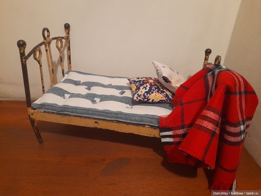 Винтажная кроватка — Редкие антикварные куклы и реплики: воск (фото 4)