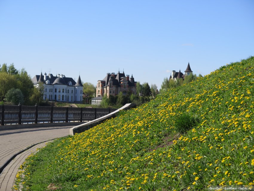 Летнее платье, Капуччино Короле и Паола Рейна