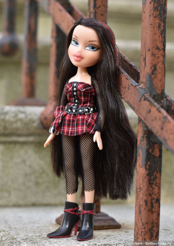Жгучая брюнетка Нева (Nevae Twins Bratz) (фото 7)