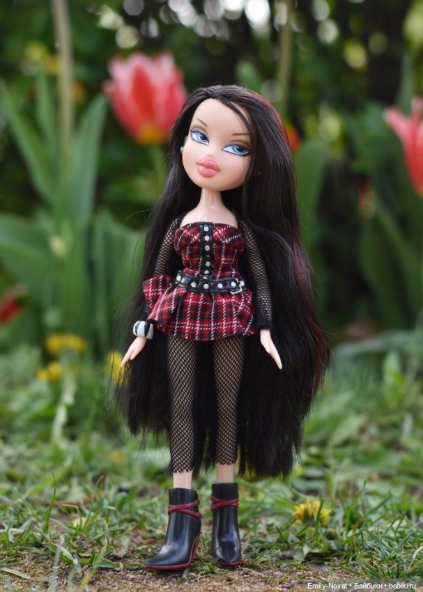 Жгучая брюнетка Нева (Nevae Twins Bratz) (фото 5)