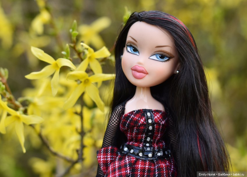 Жгучая брюнетка Нева (Nevae Twins Bratz)