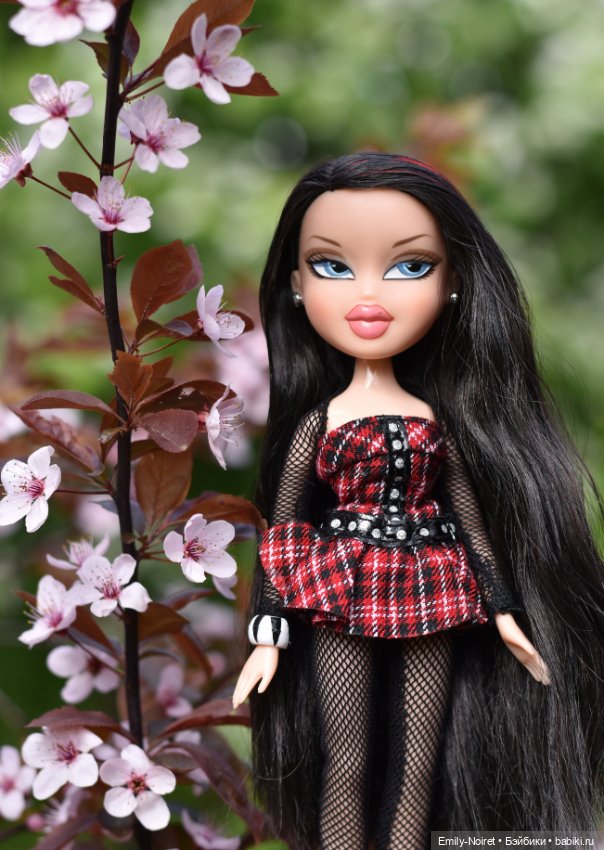 Жгучая брюнетка Нева (Nevae Twins Bratz) (фото 3)