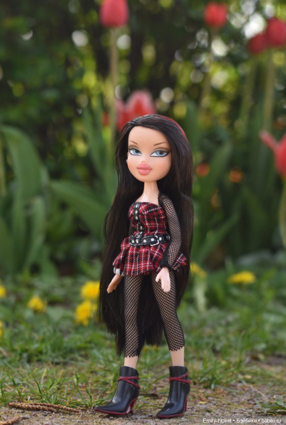 Жгучая брюнетка Нева (Nevae Twins Bratz) (фото 4)