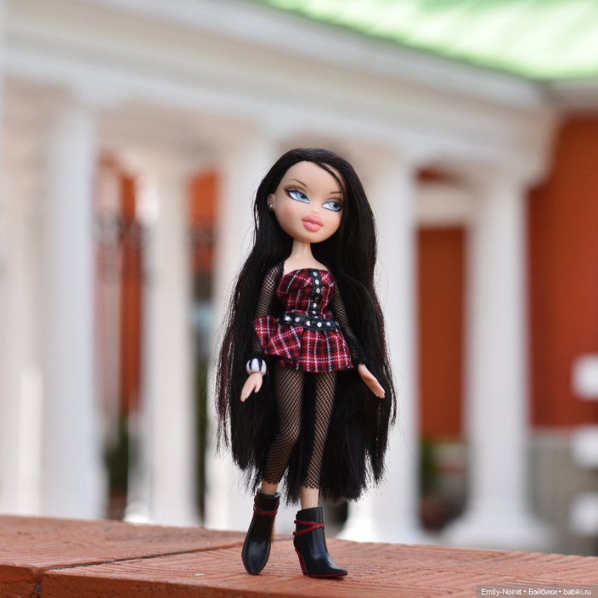 Жгучая брюнетка Нева (Nevae Twins Bratz) (фото 6)