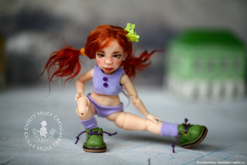 Спортсменка-зажигалка Ника и энергичная разминка