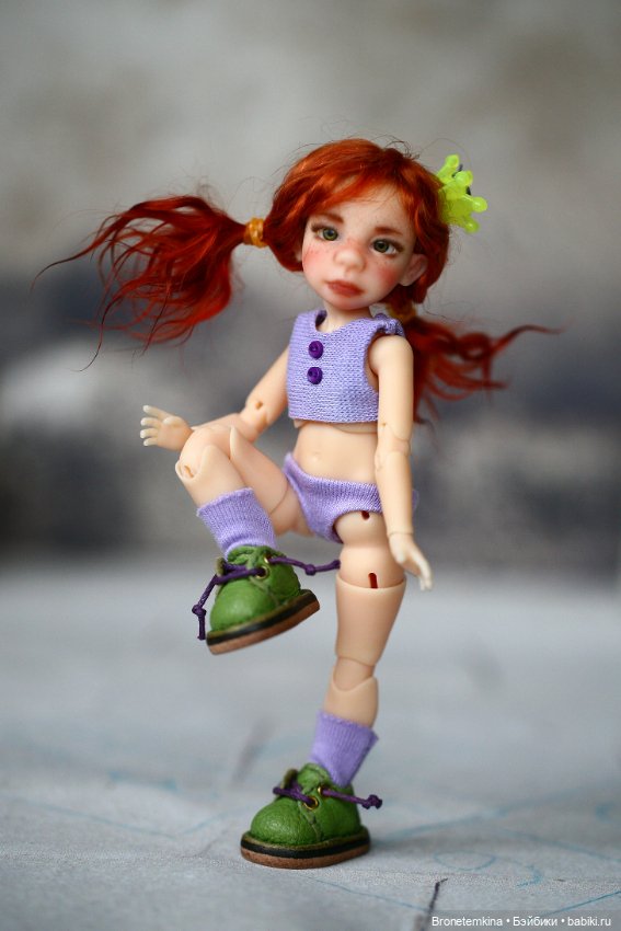 Спортсменка-зажигалка Ника и энергичная разминка