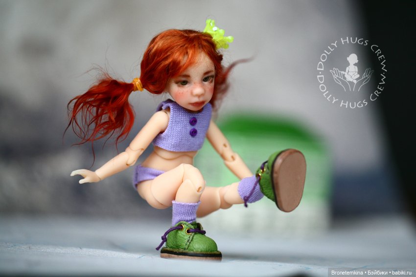 Спортсменка-зажигалка Ника и энергичная разминка