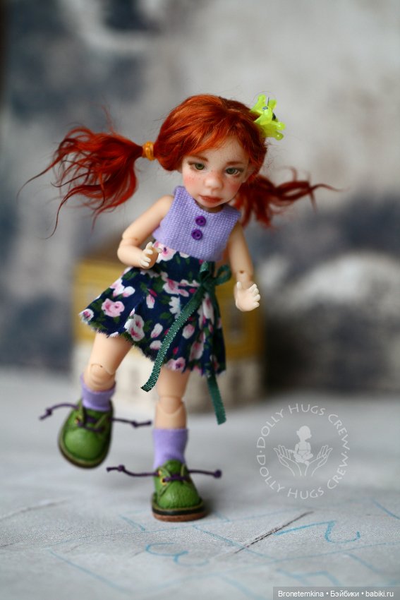 Спортсменка-зажигалка Ника и энергичная разминка