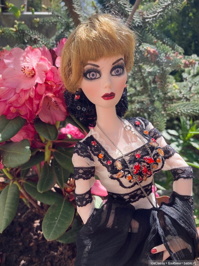 Evangeline Ghastly. Один полдень в деревне, а вовсе не вечера в Ипсвиче