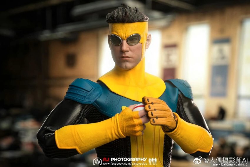 Фотографии серийной фигурки Неуязвимого в масштабе 1/6 от Soosootoys (фото 8)