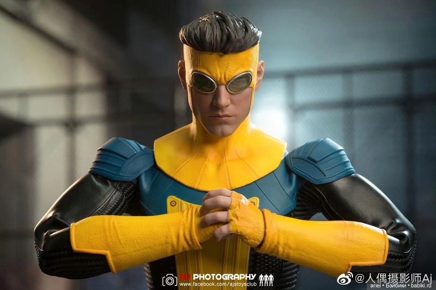 Фотографии серийной фигурки Неуязвимого в масштабе 1/6 от Soosootoys (фото 7)