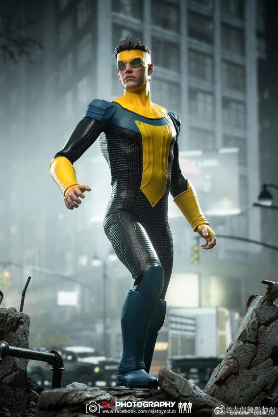 Фотографии серийной фигурки Неуязвимого в масштабе 1/6 от Soosootoys (фото 2)