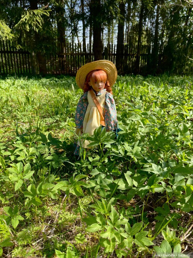Anne of Green Gables Анна из Зеленых Мезонинов от Helen Kish гуляет в саду