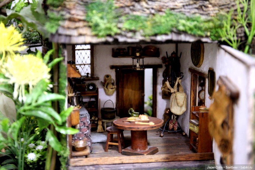 «Кто живет в старом саду» на выставке "Куклы с характером. Четвертая высота"