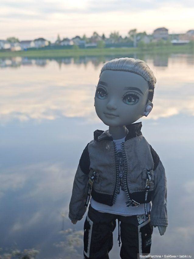 Эш на прогулке — Куклы Rainbow High (Рейнбоу Хай