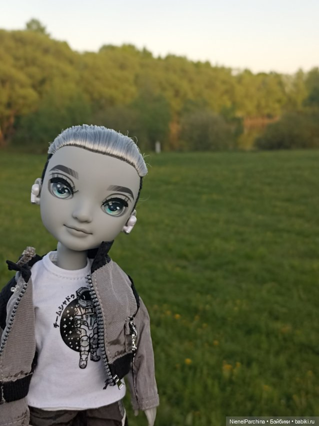 Эш на прогулке — Куклы Rainbow High (Рейнбоу Хай (фото 6)